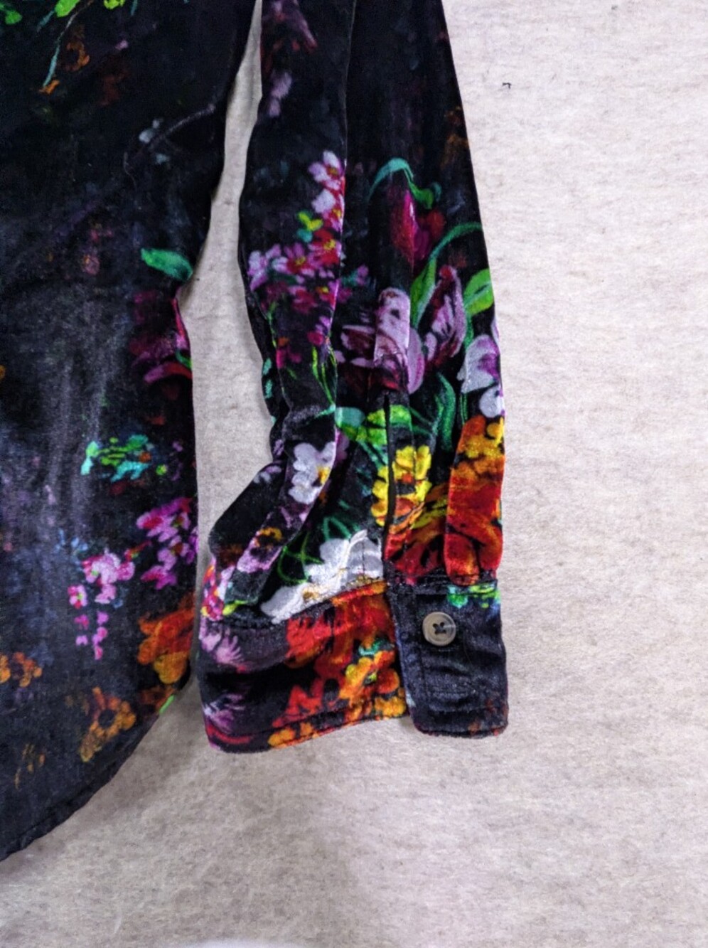 Anthro Pilcro Velvet Button Up Floral Long Sleeve Hadley Relaxed Black Artsy M - Picture 11 of 11
